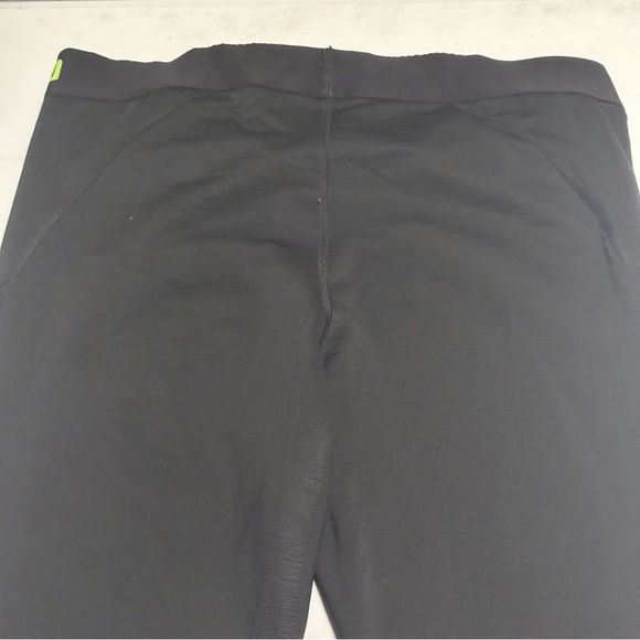 Nike Hyper Warm Women’s Black Leggings with Neon Accents - Picture 11 of 11